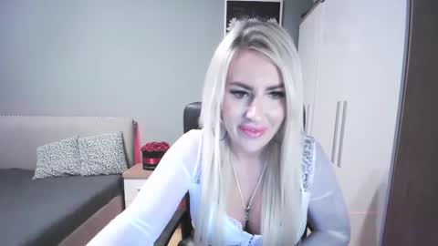 BlondLeyla online show from December 16, 2025, 2:22 pm