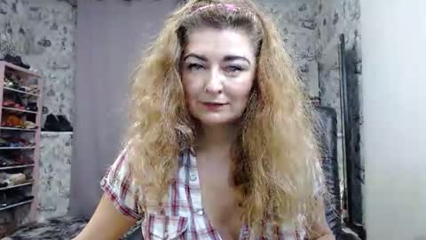 Snapshot of blondmilfs chatting on January 28, 2025, 4:08 pm BlondMILfs online show from January 28, 2025, 4:08 pm