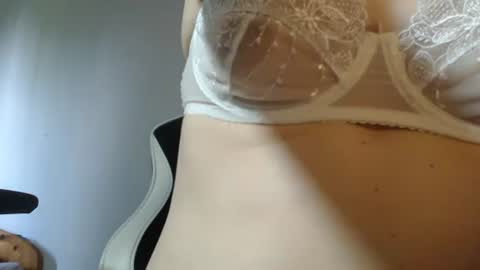 Snapshot of blondyelena chatting on June 18, 2026, 2:54 pm blondyelena online show from June 18, 2026, 2:54 pm