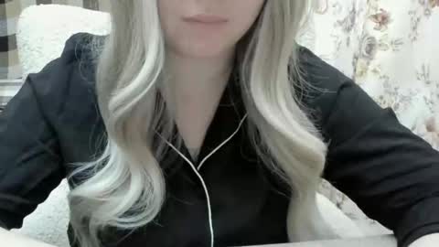 blondymargaret online show from March 9, 2025, 11:47 am