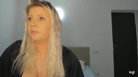 Snapshot of blondysarah chatting on December 21, 2025, 9:11 pm blondysarah online show from December 21, 2025, 9:11 pm