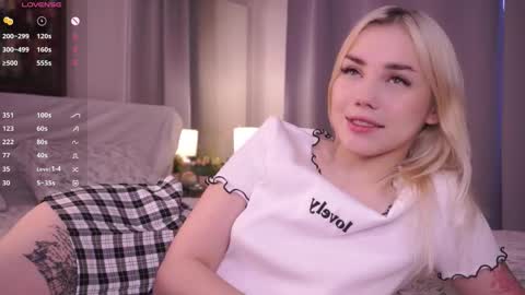 Adeline online show from December 19, 2025, 5:58 am