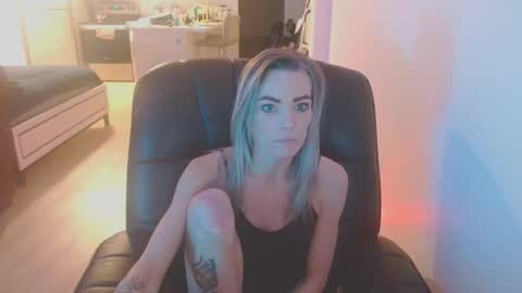 blue eyed foxxxx online show from March 3, 2026, 8:31 am