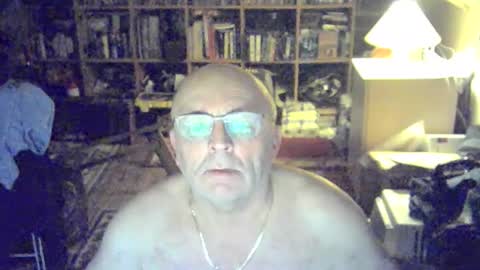Snapshot of bluebox65 chatting on December 14, 2025, 4:34 pm bluebox65 online show from December 14, 2025, 4:34 pm