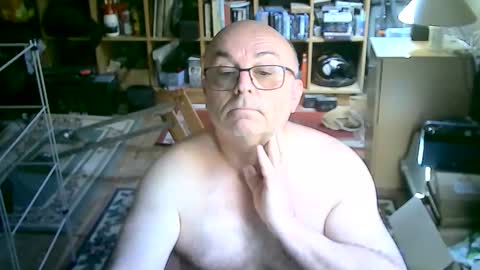 Snapshot of bluebox65 chatting on April 18, 2026, 10:41 am bluebox65 online show from April 18, 2026, 10:41 am