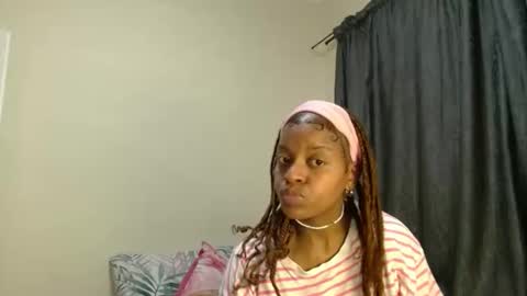 Snapshot of bluedi622952 chatting on April 18, 2026, 9:02 am Tee online show from April 18, 2026, 9:02 am