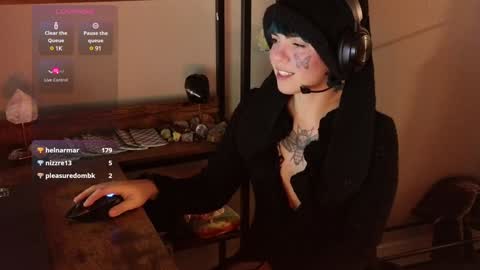 Snapshot of bluedweeb chatting on December 10, 2024, 4:13 am Blue online show from December 10, 2024, 4:13 am