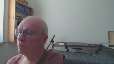 blueeyesn8 online show from March 7, 2025, 10:02 am