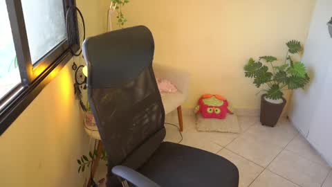 FLORAA online show from February 27, 2025, 1:38 pm