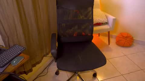 FLORAA online show from November 11, 2025, 10:37 am