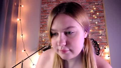 Ellie3 online show from December 11, 2024, 4:31 pm