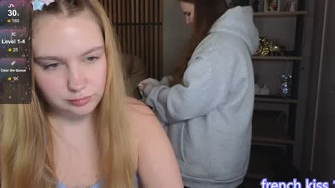 Ellie3 online show from December 15, 2024, 3:20 pm