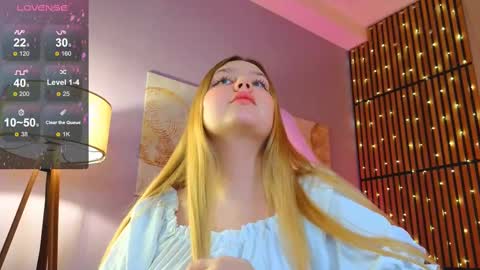 Ellie3 online show from February 13, 2025, 5:22 pm