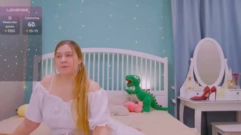 Ellie3 online show from February 26, 2025, 5:39 pm