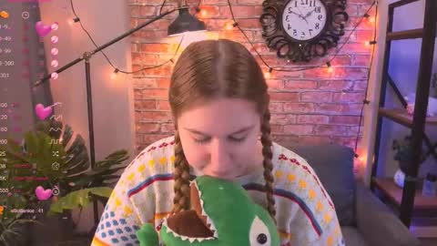 Ellie3 online show from September 11, 2025, 12:05 pm