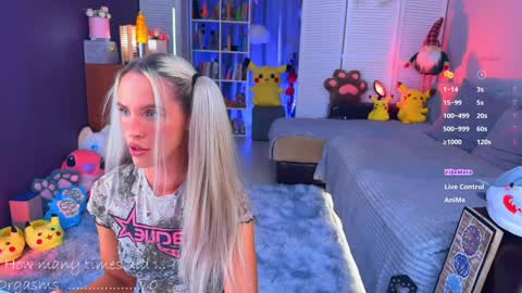 Snapshot of blush_mikki chatting on January 17, 2025, 9:28 am Mikki chan online show from January 17, 2025, 9:28 am