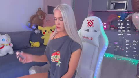 Snapshot of blush_mikki chatting on February 20, 2025, 8:28 am Mikki chan online show from February 20, 2025, 8:28 am