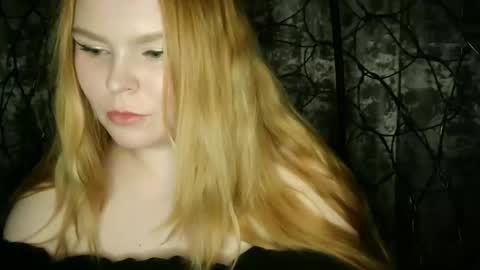 blushing_star online show from September 22, 2025, 4:31 pm