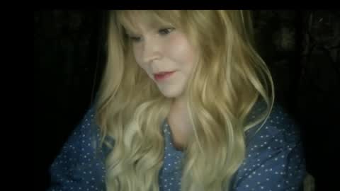 blushing_star online show from December 18, 2025, 4:02 pm