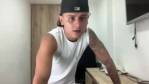 Bob  INDEPENDENT MODEL online show from September 30, 2025, 4:50 am