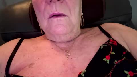 bobbiesucks69 online show from September 18, 2025, 2:08 pm