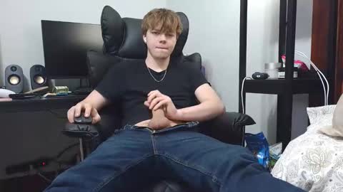 bobby72738 online show from April 8, 2026, 4:34 am