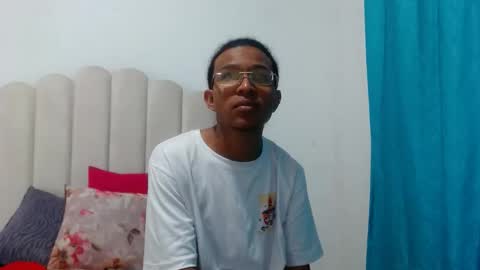 Snapshot of bobbyhot_4u chatting on December 1, 2025, 12:54 pm Bobby online show from December 1, 2025, 12:54 pm