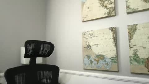 bobbylightfoot3 online show from December 20, 2024, 10:43 pm