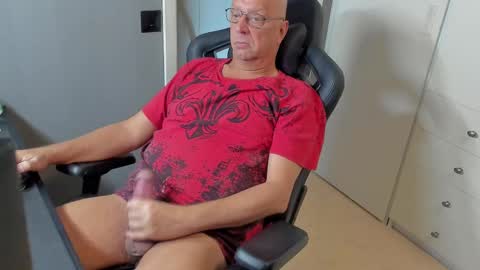 bobo_k online show from February 16, 2025, 12:54 pm