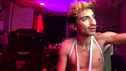 Snapshot of bodyyattiyatti chatting on November 27, 2025, 5:31 am Sailorartemis online show from November 27, 2025, 5:31 am