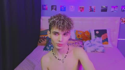ALEXPVT IS OPEN online show from February 1, 2025, 1:02 am