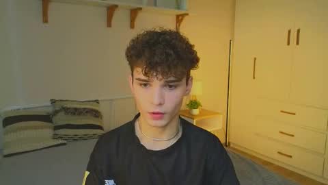 ALEXPVT IS OPEN online show from October 19, 2025, 7:42 am