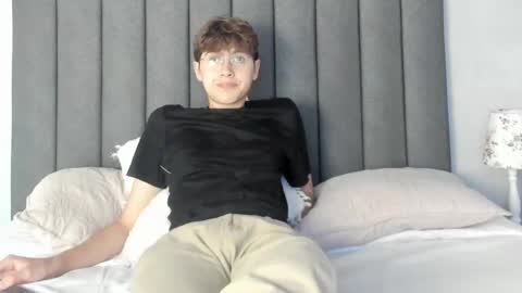 Snapshot of boleyn_lovell chatting on January 10, 2025, 12:04 pm Boleyn online show from January 10, 2025, 12:04 pm