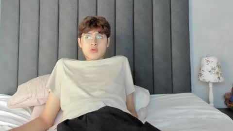 Snapshot of boleyn_lovell chatting on January 14, 2025, 12:24 pm Boleyn online show from January 14, 2025, 12:24 pm