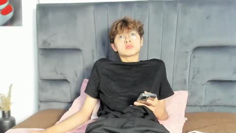 Snapshot of boleyn_lovell chatting on February 17, 2025, 1:32 pm Boleyn online show from February 17, 2025, 1:32 pm