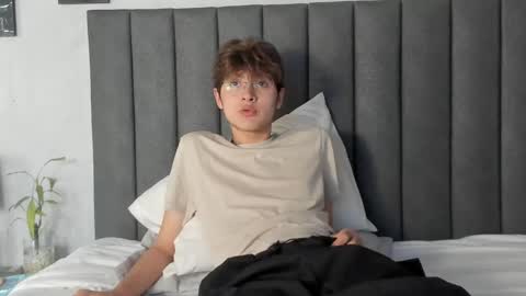 Snapshot of boleyn_lovell chatting on February 28, 2025, 12:42 pm Boleyn online show from February 28, 2025, 12:42 pm