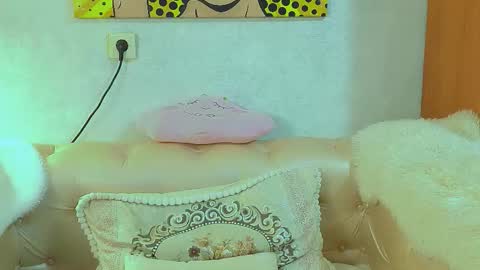 Mia online show from March 27, 2026, 1:55 am