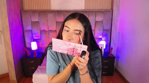 bonnali_lune online show from November 8, 2025, 4:40 pm