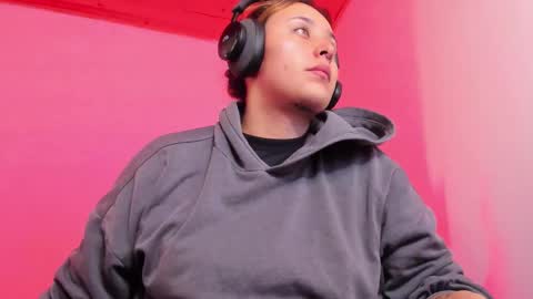 Bonnie Help me reach 500 likes online show from February 1, 2026, 5:11 pm