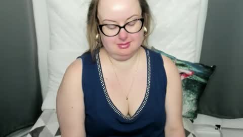 Bonnie online show from November 26, 2025, 5:08 am