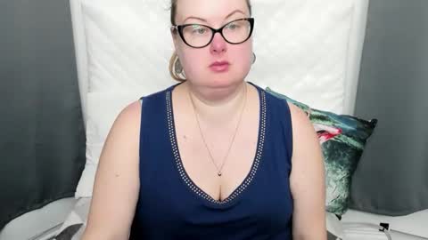 Bonnie online show from November 27, 2025, 8:05 am