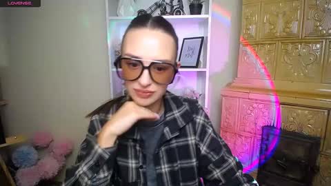 Bonnie online show from November 20, 2025, 9:20 am