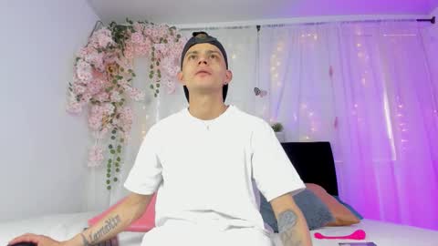 bonny_and_carrot online show from December 22, 2025, 7:11 pm