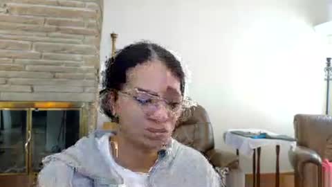 Queen Bon Vivantt online show from December 5, 2025, 3:30 pm