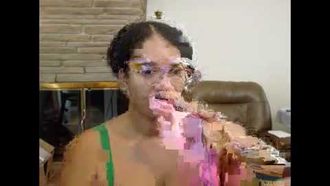 Queen Bon Vivantt online show from December 18, 2025, 3:07 pm