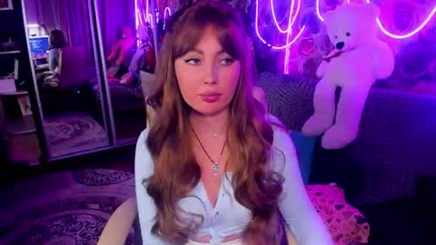 Mira online show from November 3, 2025, 7:37 pm