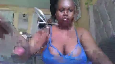 Snapshot of boobie_lovers_ chatting on March 11, 2025, 11:12 am Caren online show from March 11, 2025, 11:12 am