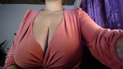 Snapshot of boobs_magic chatting on June 26, 2026, 7:29 pm KIM online show from June 26, 2026, 7:29 pm