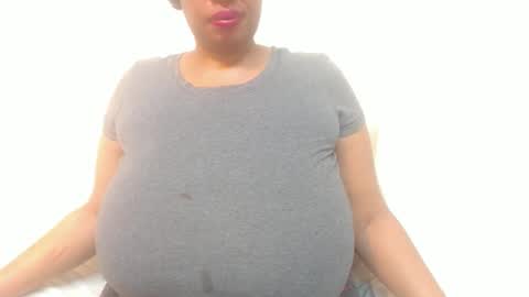 Snapshot of boobyqueen24 chatting on April 21, 2026, 1:42 am boobyqueen online show from April 21, 2026, 1:42 am