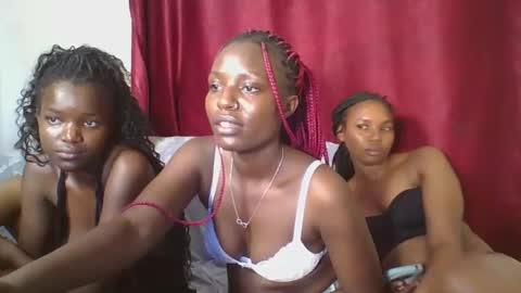 bootie_caramel online show from February 20, 2025, 1:40 pm